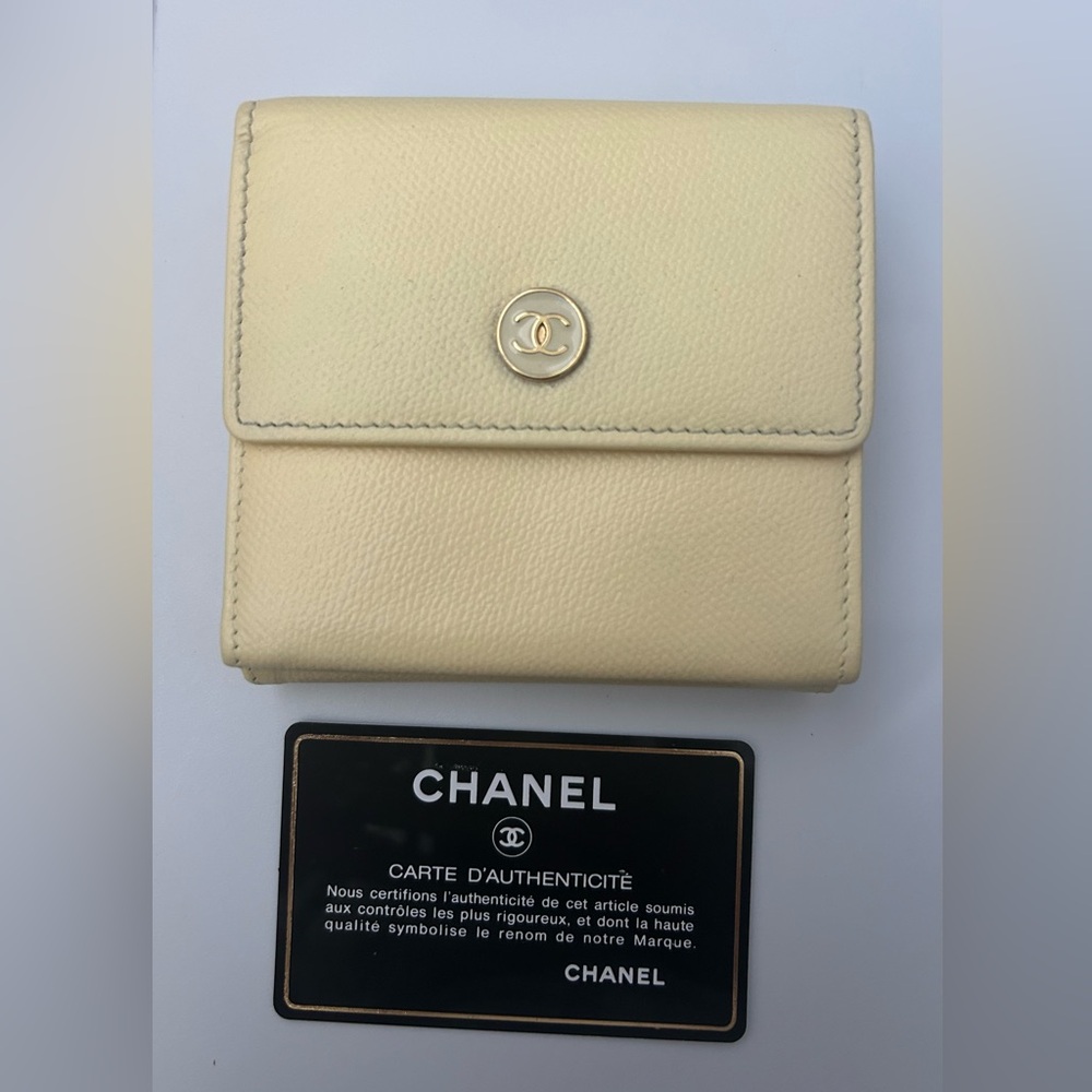 GUC CHANEL Butter Yellow Trifold Compact Wallet - Picture 2 of 7